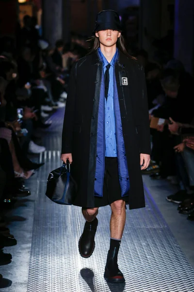 Look 18